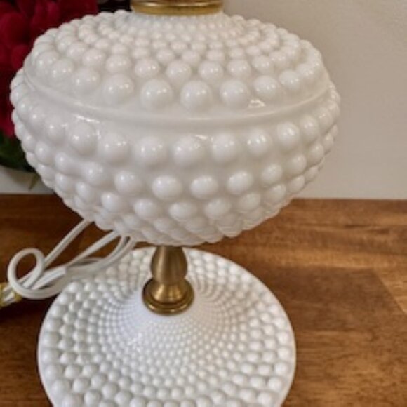 Vintage Milk Glass Hobnail Table Lamp Brass Accent – Tested‎ & Working - Picture 2 of 7